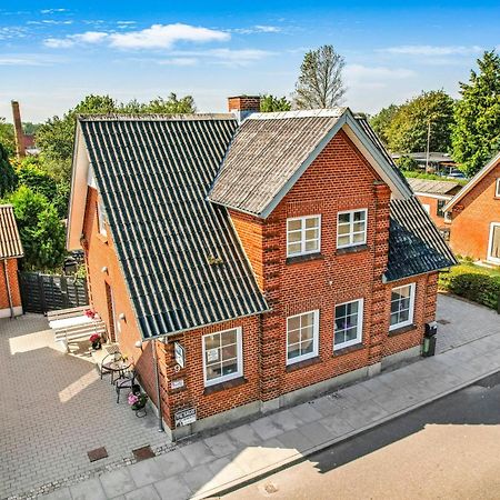 Like Home Holiday House 9 A Варде Экстерьер фото